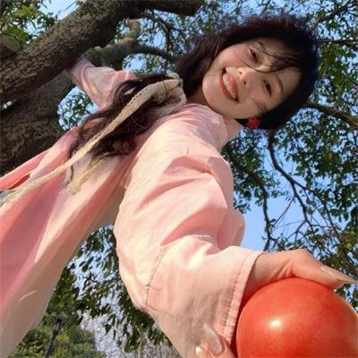 介于两者之间 封面
